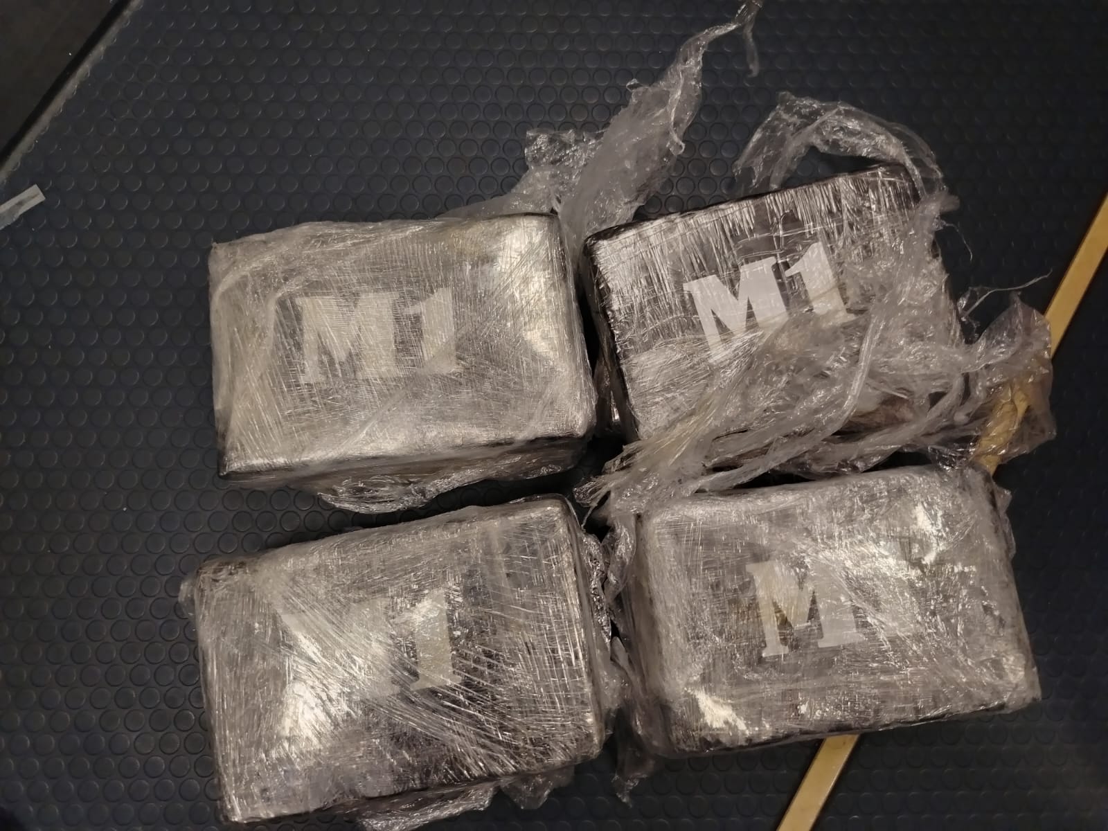 DNCD impide envío de ocho paquetes de cocaína a España