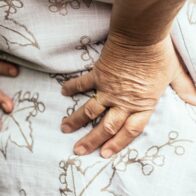 ¿Cuáles son los primeros síntomas de cálculos renales y cómo prevenirlos?