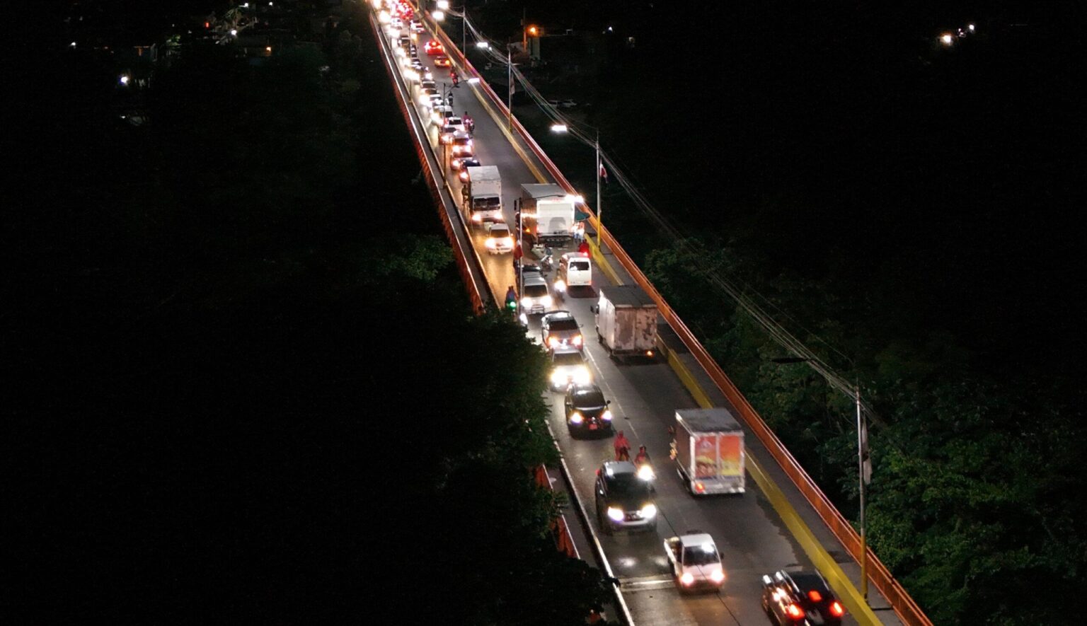 ASDN inaugura remozamiento e iluminación del puente La Barquita