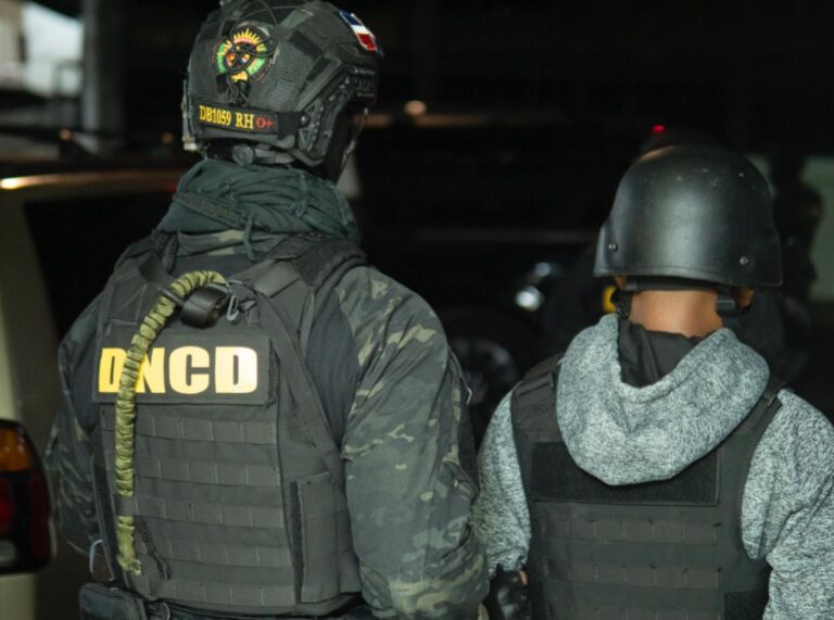 Autoridades RD capturan y deportan uno de los fugitivos más buscados en Panamá 8 | Noticias de hoy en República Dominicana Autoridades RD capturan y deportan uno de los fugitivos más buscados en Panamá