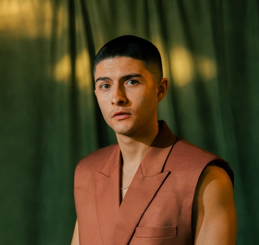La estrella ecuatoriana Alex Ponce, nominado a Premios Juventud 2025