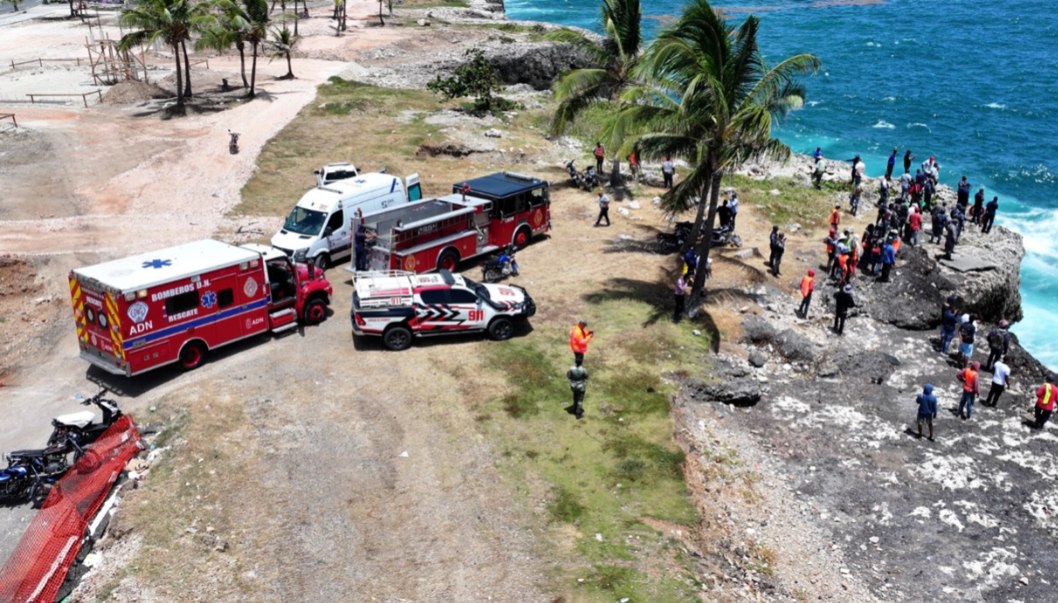 911 coordina rescate de persona cayó al mar junto al carro que conducía en el malecón