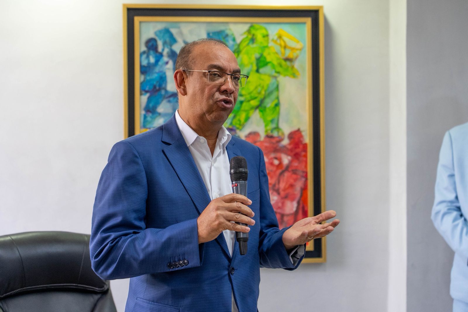 Deligne Ascención elogia la trayectoria de Onésimo González en el tránsito