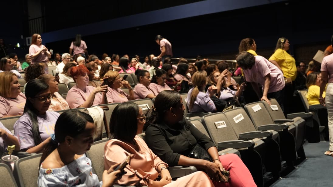 Conferencia “Una Nueva Actitud” reúne a decenas de mujeres en Santo Domingo