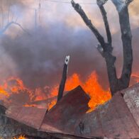 Incendio reduce a cenizas una vivienda y un depósito de telas en Santiago Oeste