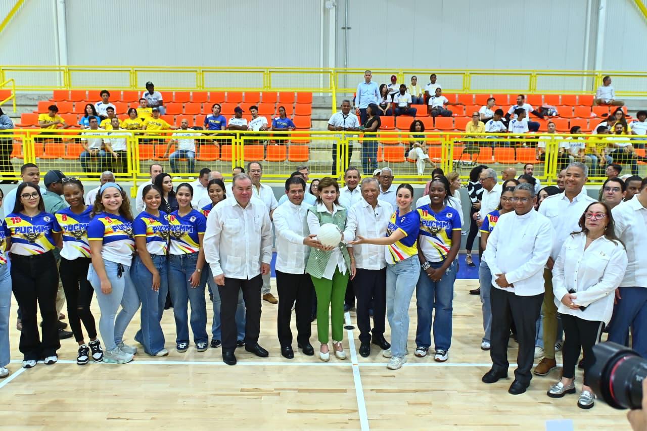 Vicepresidenta inaugura polideportivo en PUCMM de Santiago auspiciado por Banreservas