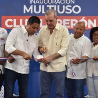 Presidente Abinader y ministro Kelvin Cruz entregan Multiuso Club Luperón