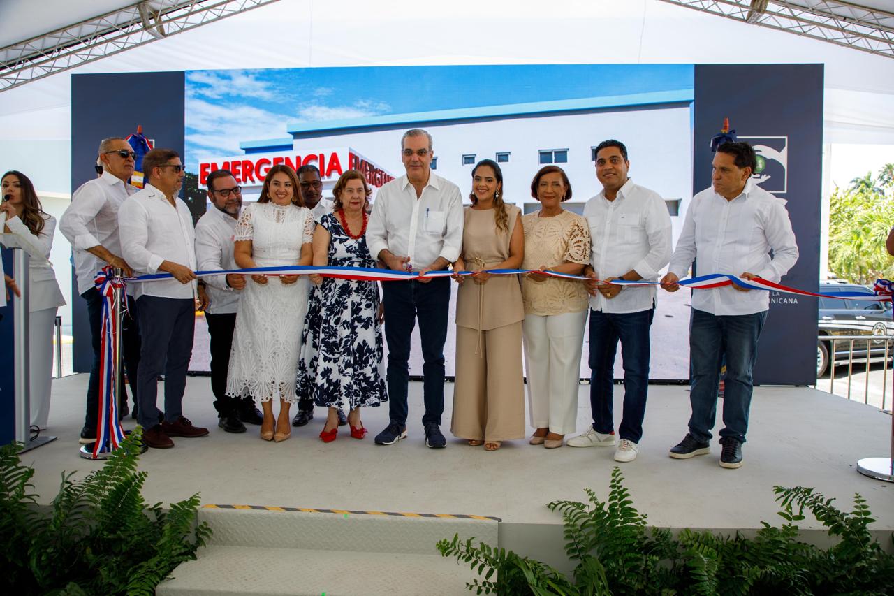 Abinader inaugura ampliación del área de internamiento del hospital Morillo King en La Vega