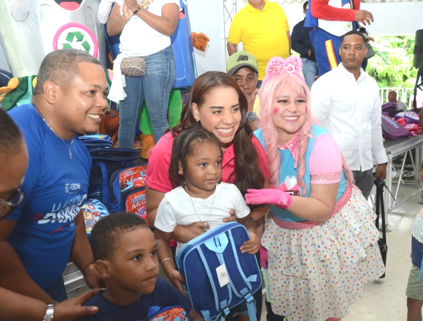 Alcaldía de Santo Domingo Norte entrega útiles escolares a más de 10,000 niños