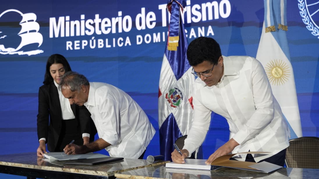 RD y Argentina firman acuerdo para fortalecer el turismo entre ambos países