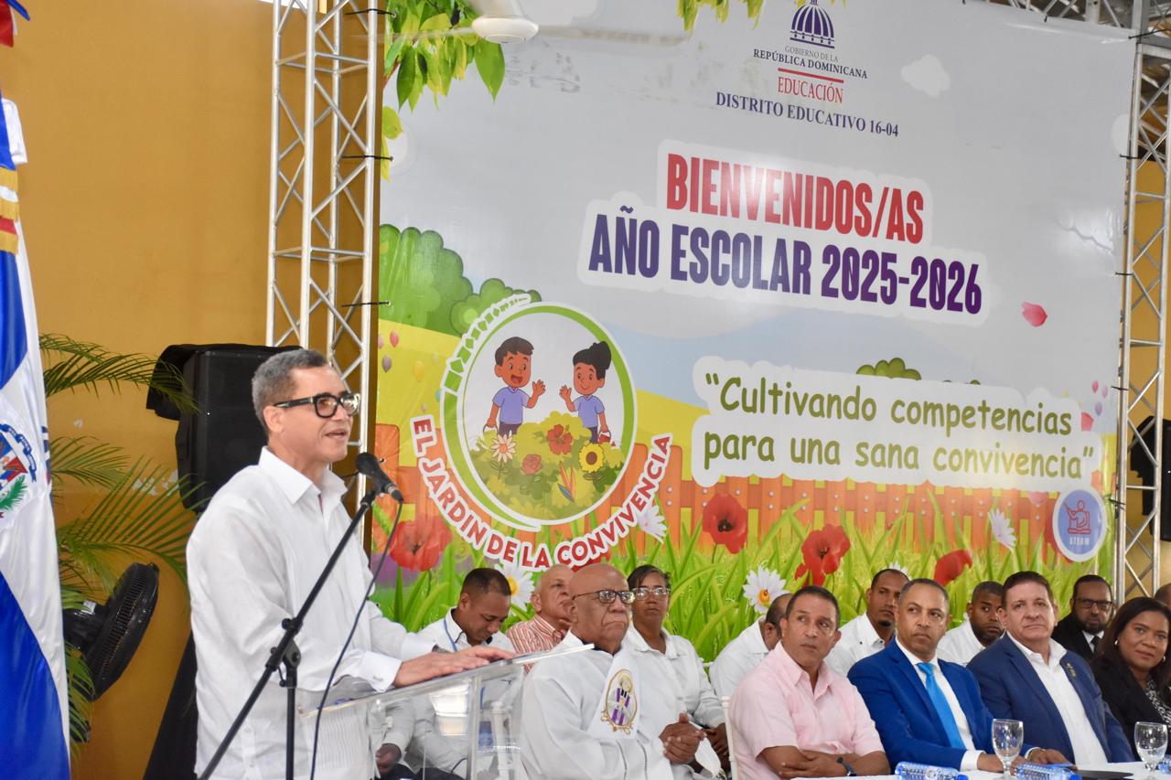 Eddy Olivares encabeza inicio del año escolar 2025-2026 en Monseñor Nouel