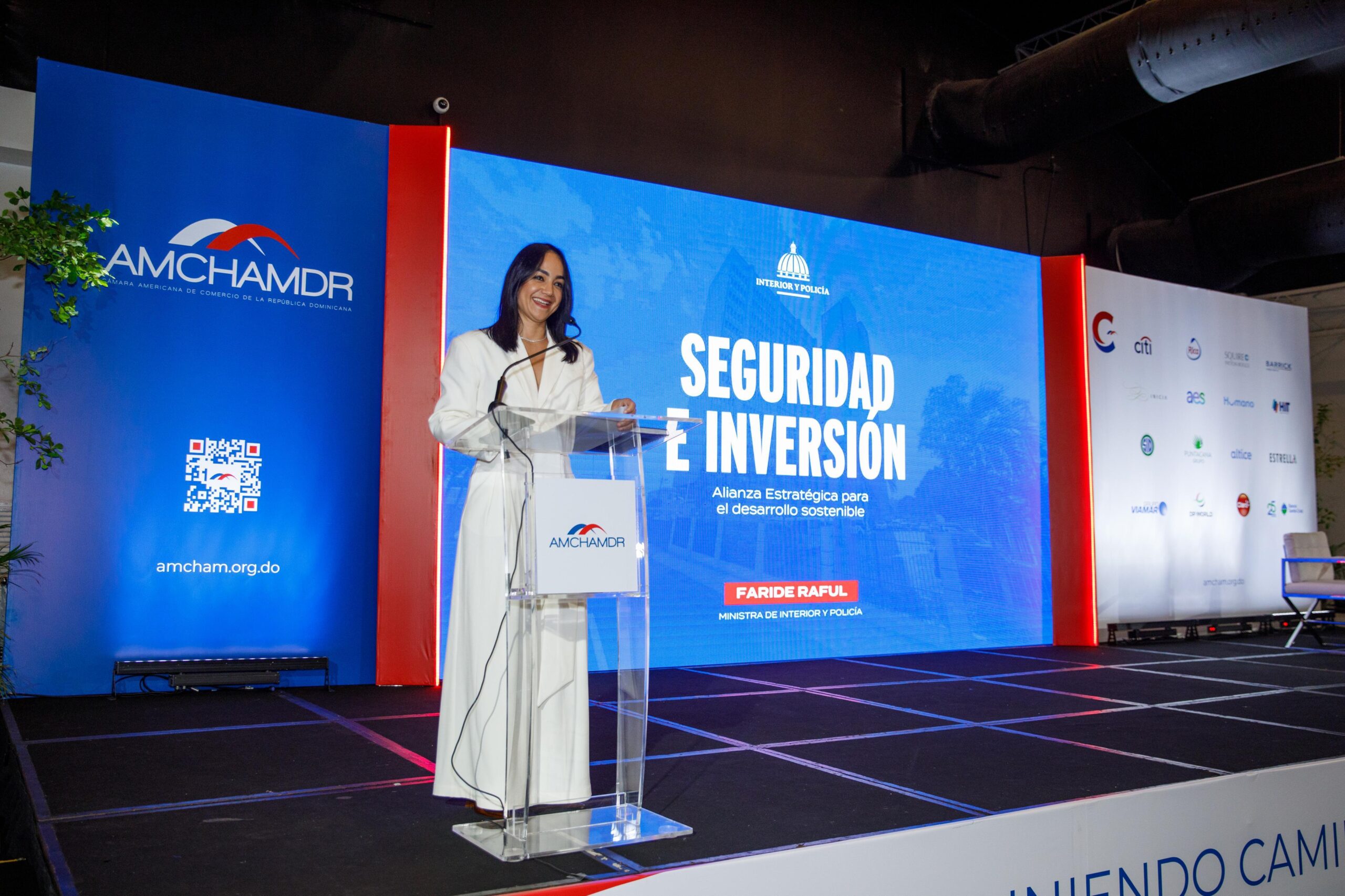 Faride Raful llama a sector privado al involucramiento social en la construcción de una RD más segura