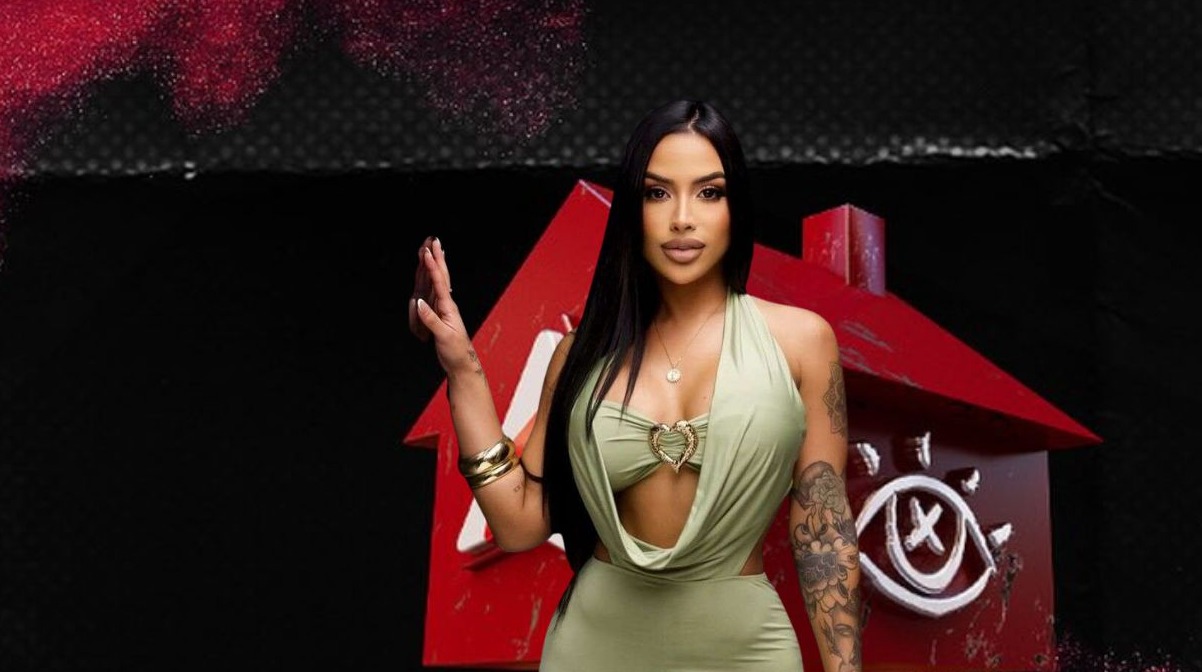 La Peki abandona reality La Casa de Alofoke para “no fracasar con La Gigi” La Peki abandona La Casa de Alofoke para evitar agredir a La Gigi y perder premios. Santo Domingo, RD.- Andrea Ojeda, conocida como La Peki, anunció su retiro inmediato del reality La Casa de Alofoke, argumentando que su decisión busca evitar un enfrentamiento físico con su compañera La Gigi, con quien sostiene diferencias personales dentro del programa. La influencer puertorriqueña hizo declaraciones contundentes que explican las razones de su salida, advirtiendo que permanecer en el programa pondría en riesgo su autocontrol, su estabilidad emocional y sus beneficios económicos dentro del reality. “Por eso es que me voy para no cometer una locura, porque voy a perder la jeepeta, el millón de pesos y el futuro trabajo que voy a tener si le rompo la cabeza. Voy a fracasar si la veo; mi mente lo que quiere es ir para arriba de ella”, expresó La Peki durante una conversación con Crusita El programa, producido por Alofoke Media Group, se ha convertido en un espacio de alta exposición para influencers del ámbito urbano y digital, donde los conflictos entre participantes forman parte del formato de entretenimiento. La Peki es conocida por su presencia en redes sociales y por haber debutado en la música urbana en 2024 con el tema “COOMING SOON”. También ha participado en la radio y otros medios de comunicación en Puerto Rico. En el pasado, Ojeda estuvo en el centro de la atención mediática por su relación con el exboxeador Juanma López, marcada por denuncias de violencia doméstica. Aunque los cargos fueron posteriormente retirados por solicitud de ella, el caso tuvo amplia cobertura. Desde entonces, ha declarado que busca usar sus experiencias como herramienta de concienciación y empoderamiento femenino. No obstante, en este caso, decidió abandonar voluntariamente el reality para evitar involucrarse en un altercado que podría afectar su carrera pues en un intercambio de palabras alegó que Gigi no podía ingresar a Estados Unidos por problemas legales obteniendo como respuesta de su compañera que ella utiliza esos procesos para engañar a los hombres.