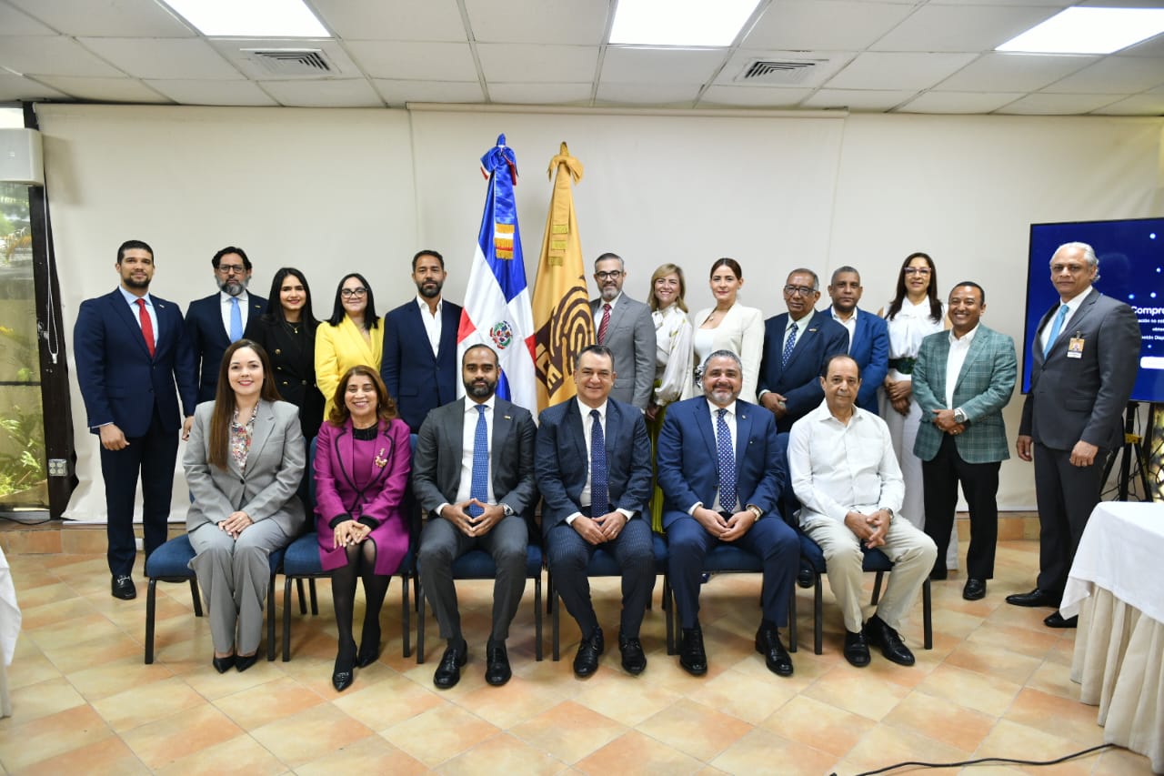 JCE presenta el proyecto de la nueva cédula a miembros de Participación Ciudadana y del CODESSD