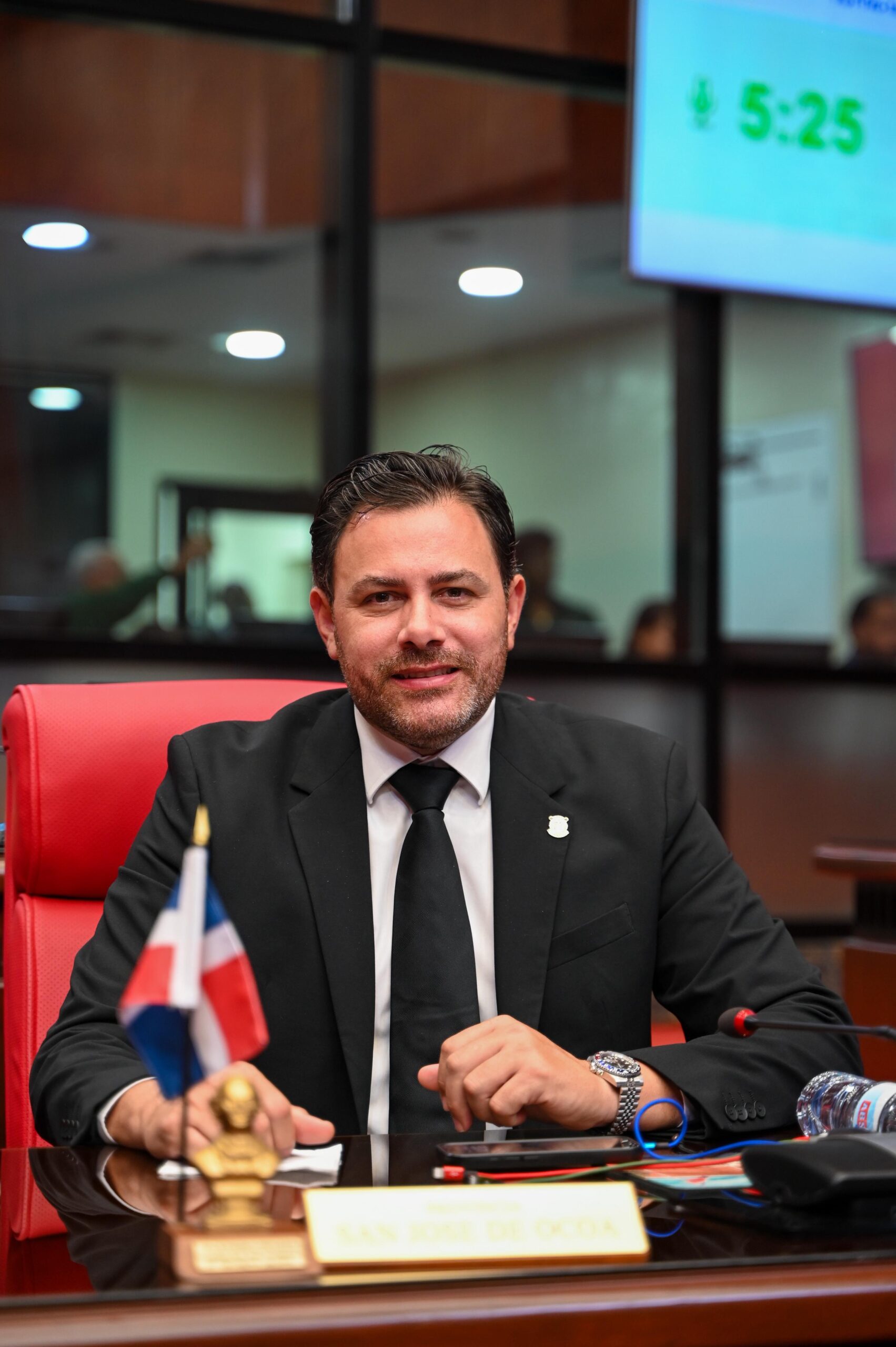 Senador Ortiz se reúne con presidente Abinader para impulsar obras claves en Ocoa