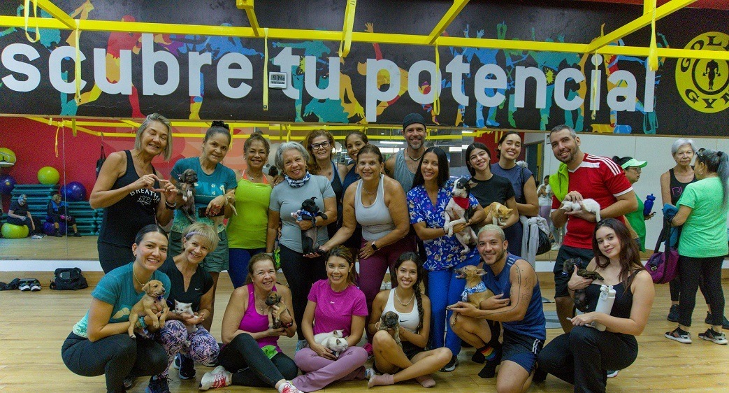 Gold´s Gym realizó clase de Puppy Yoga junto a la fundación PIM Margarita