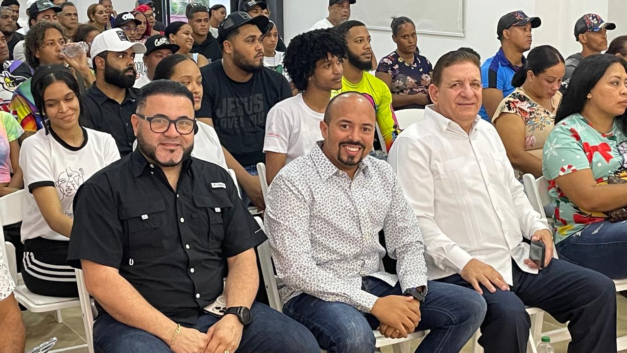 Empresario César Cerda recibe respaldo total de grupos carnavalescos para dirigir Carnaval Bonao 2026-2027