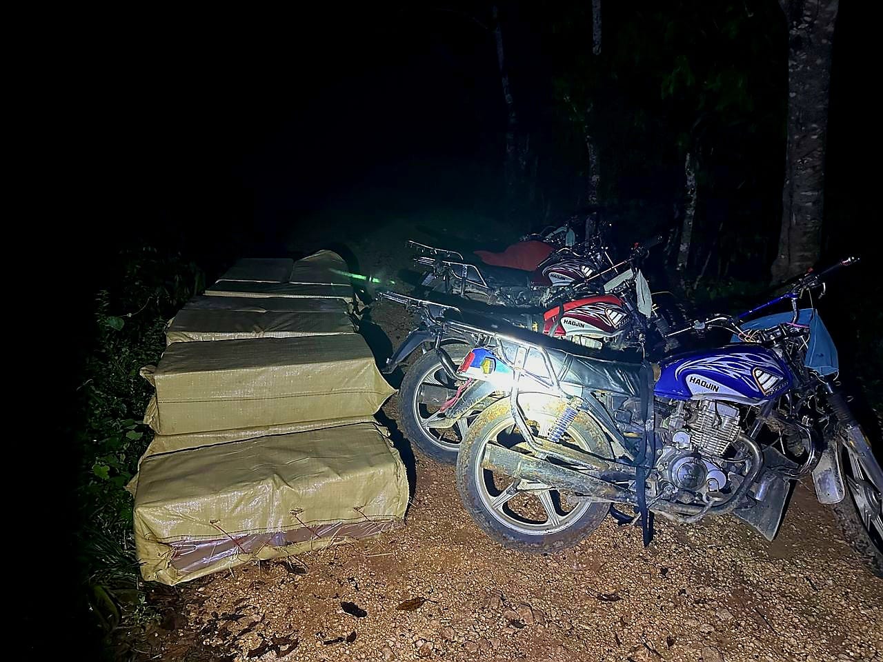 Ejército frustra traslado de 300,000 cigarrillos de contrabando en motocicletas en Elías Piña