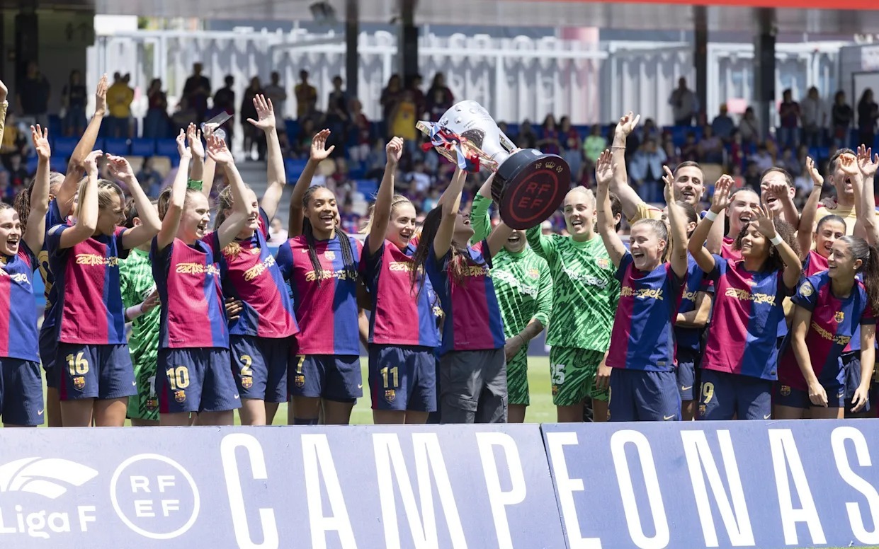 Barcelona defiende título de una Liga femenina con VAR bajo demanda y todo césped natural