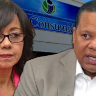 Eddy Alcántara: “Mi gestión es superior a la de Altagracia Paulino” Durante su participación en el programa Matutino Su Mundo, Alcántara respondió con firmeza cuando fue cuestionado sobre si considera que ha hecho un mejor trabajo que su antecesora. “Yo no puedo aquilatar, pero si usted busca los números en cada segmento…”, expresó, en referencia a la transformación que ha logrado en ProConsumidor. El funcionario argumentó que los resultados hablan por sí solos y que están disponibles para ser evaluados mediante la Ley de Libre Acceso a la Información Pública. “Nosotros asumimos esta institución con el compromiso de demostrar a la sociedad dominicana que el servicio público es una vocación, y eso lo hemos cumplido”, subrayó. Por primera vez, ProConsumidor está dirigido por una persona que es abogado en ejercicio, resaltó Alcántara. “Es que por primera vez va un abogado a dirigir ProConsumidor”, enfatizó Alcántara, al destacar que su ejercicio profesional activo como abogado ha sido un elemento diferenciador clave en su gestión. Según explicó, esto le ha permitido activar normas y atribuciones legales que no se habían utilizado en administraciones anteriores. “Una cosa es ser abogado en papeles, y otra es ejercer el derecho profesionalmente. Gracias a eso pudimos identificar debilidades tan grandes como la del comercio electrónico, donde el proveedor está fuera del territorio y antes no había forma de proteger al consumidor. Creamos una plataforma que fue aprobada por las Naciones Unidas en julio para garantizar la protección a nivel global”, explicó. Uno de los logros más destacados de su gestión, según explicó Alcántara, ha sido su elección unánime como presidente del Organismo Global de Protección de los Derechos del Consumidor. Esta es la primera vez que un representante de América Latina ocupa dicha posición. “Del 30 de septiembre al 3 de octubre, nuestro país será sede del evento mundial donde se trazarán las políticas globales de protección al consumidor, con la participación de 80 países de los cinco continentes”, anunció. Aunque defendió su gestión, Alcántara fue claro al señalar que el juicio final corresponderá a las auditorías y a la historia. “No puedo referirme de manera despectiva al trabajo de tres distinguidas damas que me precedieron. Será cuando termine mi gestión que se evaluará lo que hemos hecho. Lo importante es que los hechos estén ahí”, concluyó.