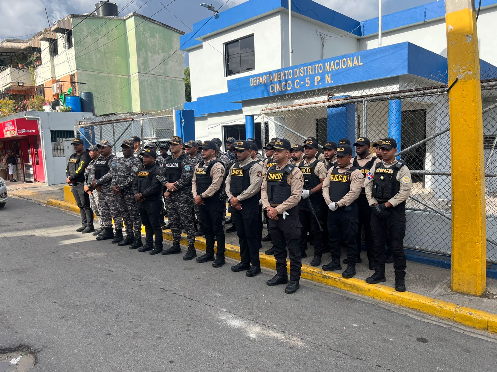 Operativo antidrogas en el DN deja 12 detenidos y decomiso de 6,000 gramos