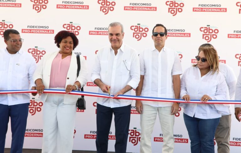 Presidente Abinader inaugura innovadora planta de tratamiento en Cabo Rojo para seguir impulsando el desarrollo de la Región Sur