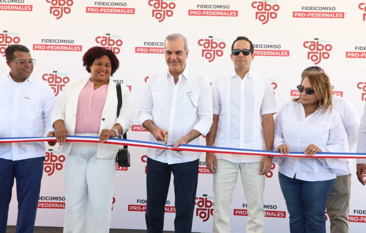 Presidente Abinader inaugura innovadora planta de tratamiento en Cabo Rojo para seguir impulsando el desarrollo de la Región Sur