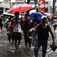 Un ciclón causa inundaciones y cancelaciones de vuelos a su paso por el norte de Filipinas