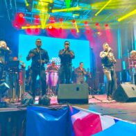 El sabor de la Chiquito Team Band también se adueñó del escenario con su potente propuesta de salsa dura.