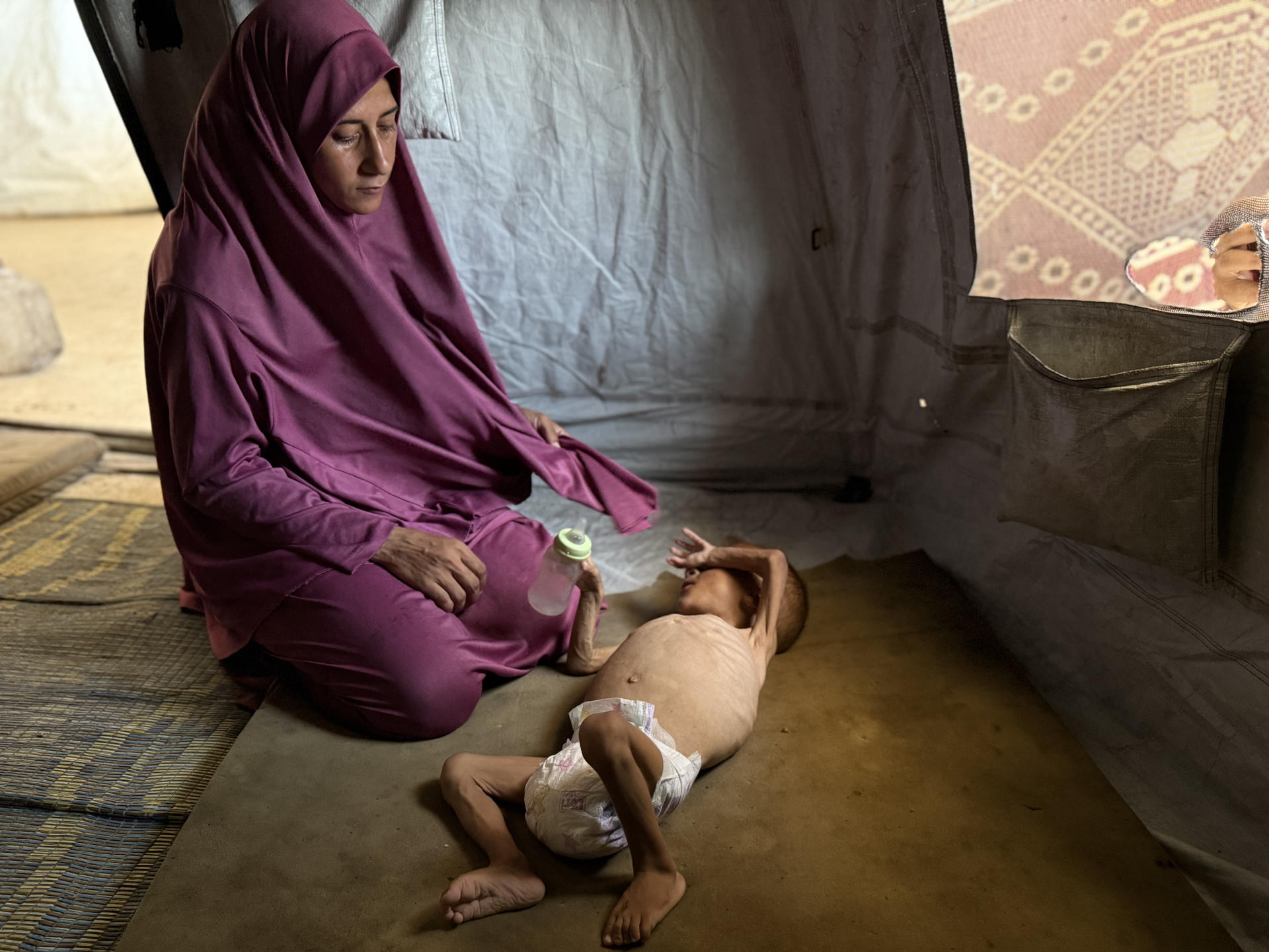 Mueren diez personas por desnutrición en Gaza, entre ellos dos bebés