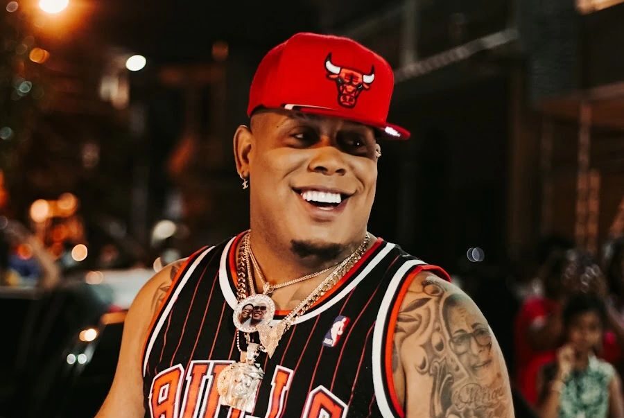 Varios artistas entre ellos Arcángel, Fefita La Grande, Elvis Crespo, La Insuperable, La Perversa, Chimbala, han comentado públicamente sobre el programa en diferentes espacios y redes sociales.