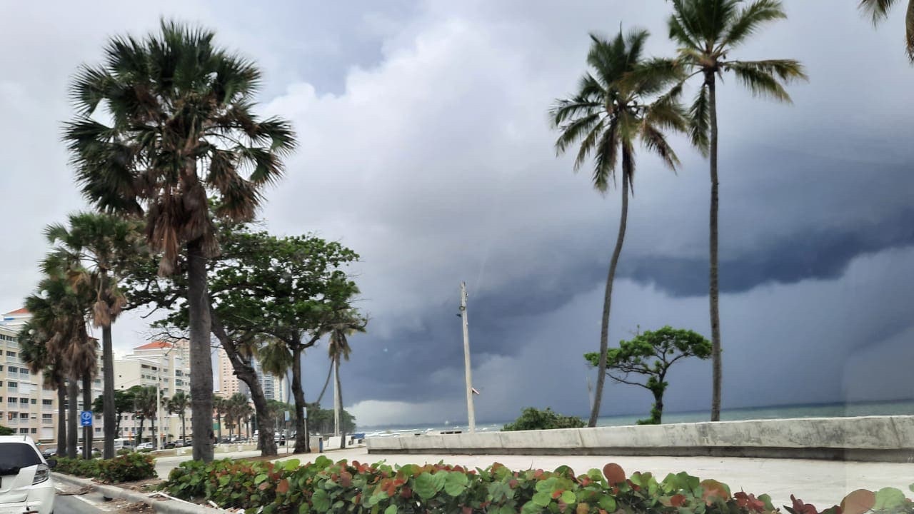 COE amplía restricción marítima en ambas costas por condiciones adversas