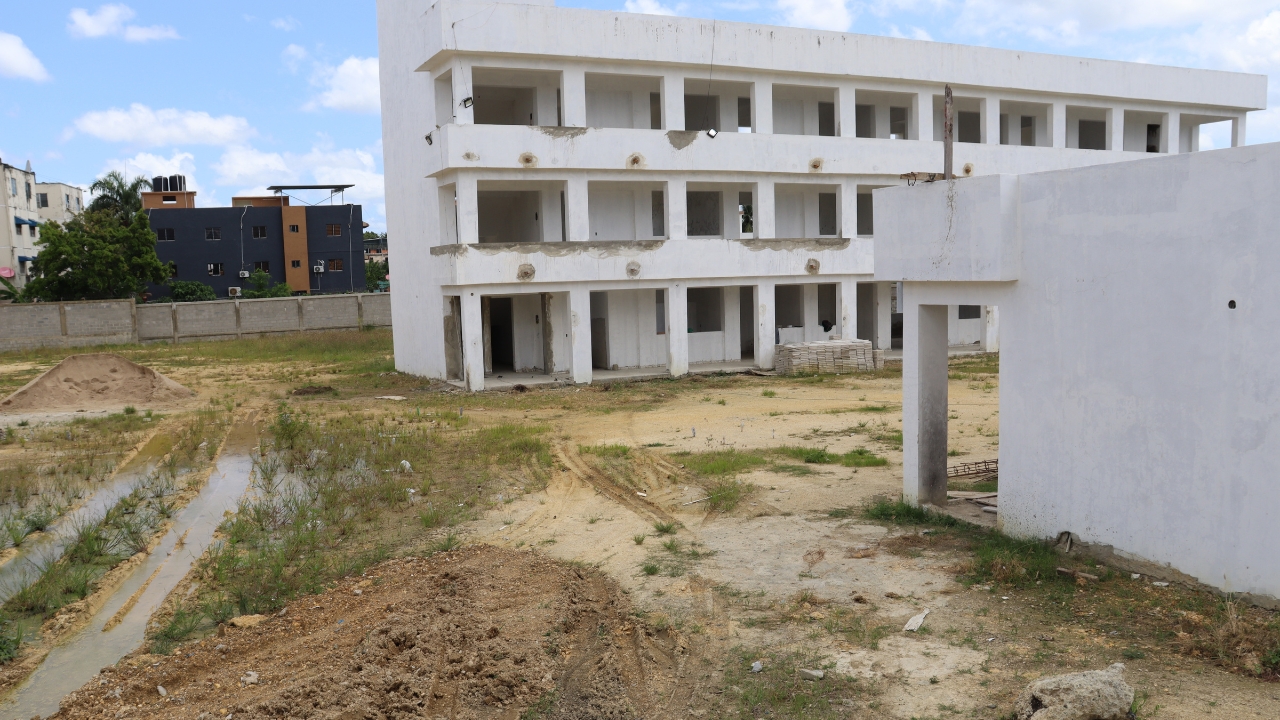 Once años de abandono: escuela en Cancino Adentro sigue en construcción y sin fecha de apertura