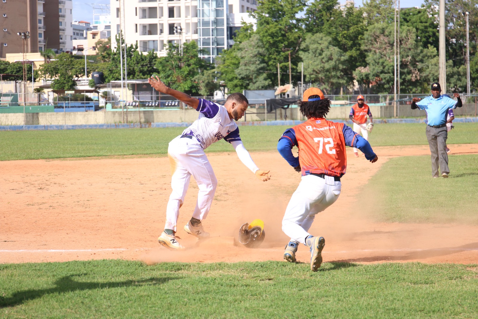 UASD y Unapec avanzan a final del Béisbol Universitario