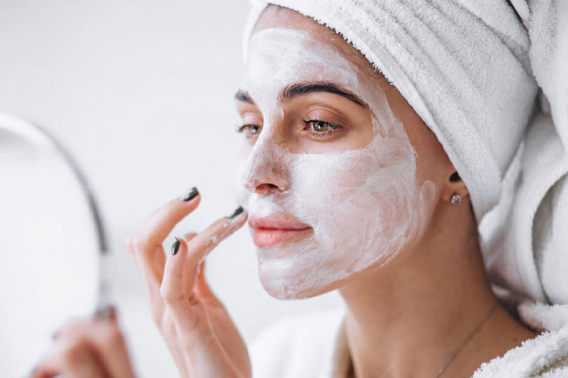 El auge del skincare entre adolescentes es una tendencia preocupante, advierte experta Doreen Gutiérrez