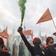 Cientos de indonesios protestan en Yakarta en contra de subida de sueldos de diputados