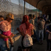 Venezuela recibe a 3 niños migrantes que denunciaba como "secuestrados" por EE.UU.