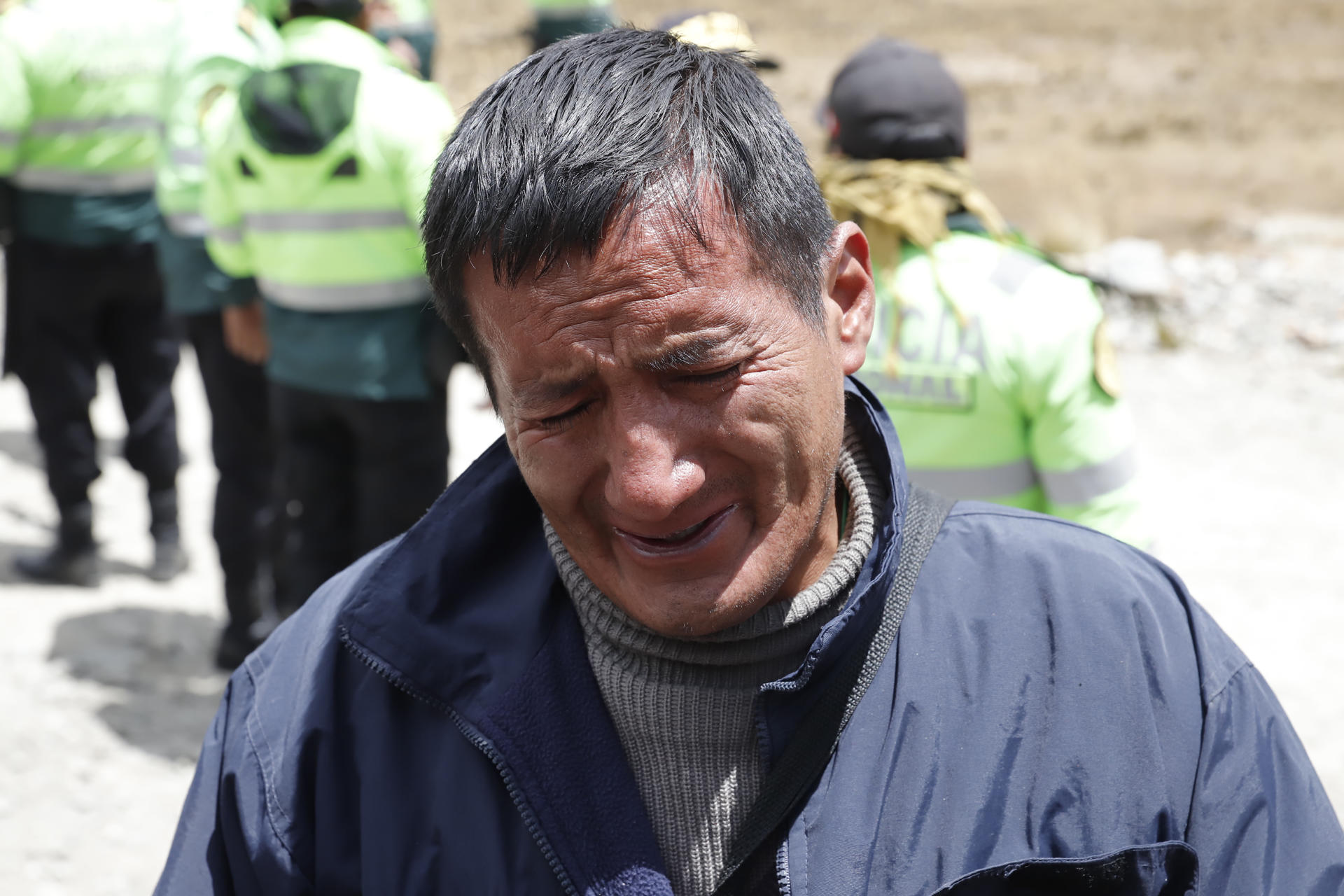 Desalojan a últimas familias que se oponían a dejar pueblo de Perú por avance de gran mina