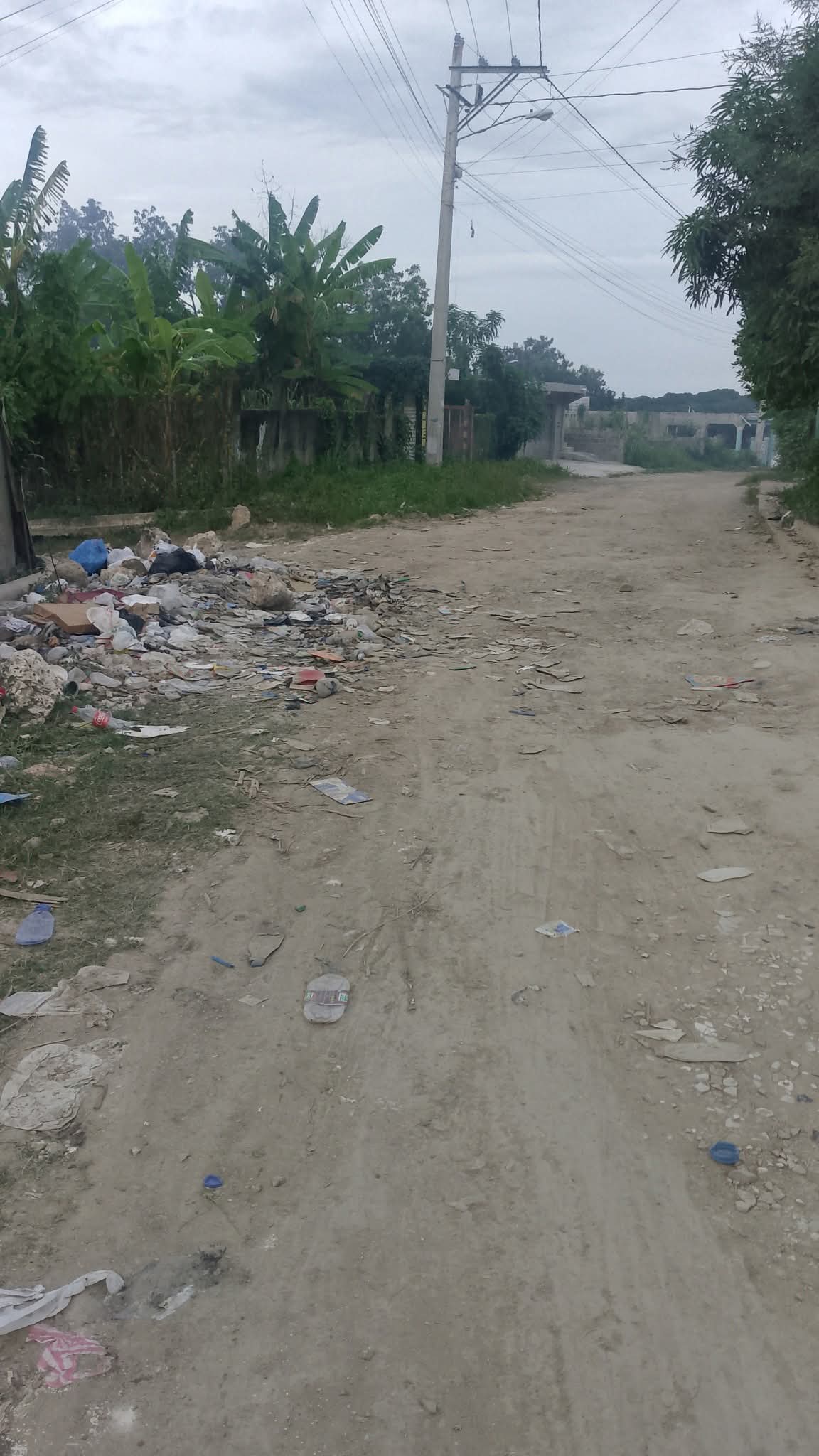 Moradores del barrio El Progreso reclaman arreglo de calles en Los Alcarrizos