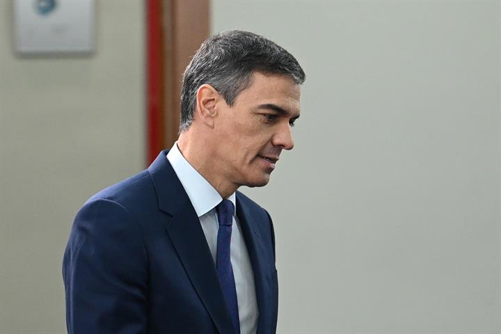 España anuncia embargo de armas a Israel y cierre de puertos a barcos con combustible militar