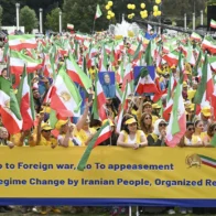 Decenas de miles de iraníes exigen cambio de régimen sin apaciguamiento ni guerra
