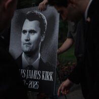 Funeral multitudinario en honor a Charlie Kirk congrega a decenas de miles en Arizona