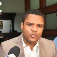 Exembajador Donni Santana obtiene permiso de medio libre tras cumplir siete años de condena por abuso sexual