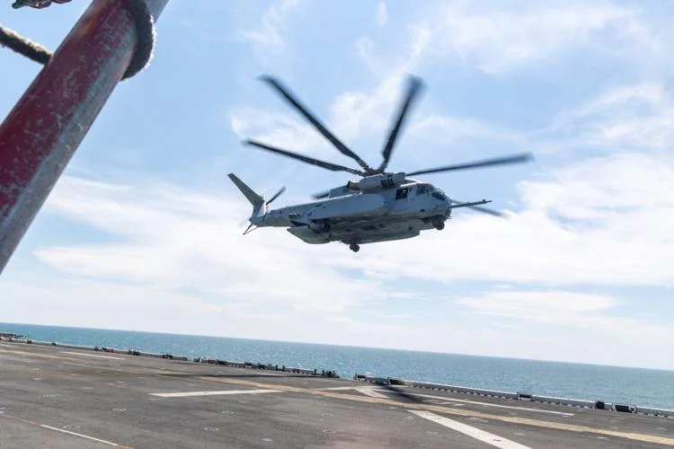 Fuerzas Armadas de EE. UU. realizan operaciones militares al sur de Puerto Rico