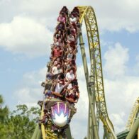 Hombre muere tras subirse a nueva montaña rusa en Florida