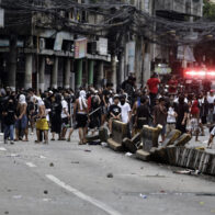 La ira contra la corrupción saca a decenas de miles de filipinos a la calle entre choques