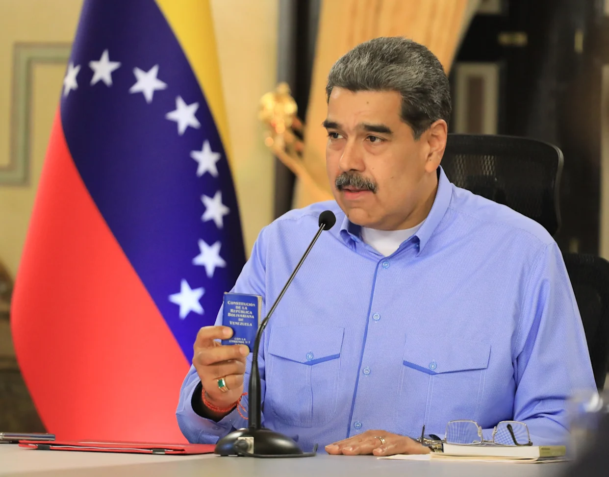Maduro asegura que la gente lo sigue viendo por YouTube pese a "censura" de la plataforma