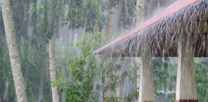 Aguaceros continúan este sábado por incidencia de vaguada y efectos de una onda tropical