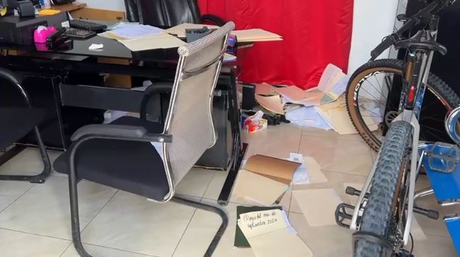 Hombres armados perpetran asalto en dealer de vehículos en SFM