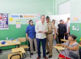 Presidente Abinader inicia supervisión operativo médico de acción cívica que realiza el Ministerio de Defensa